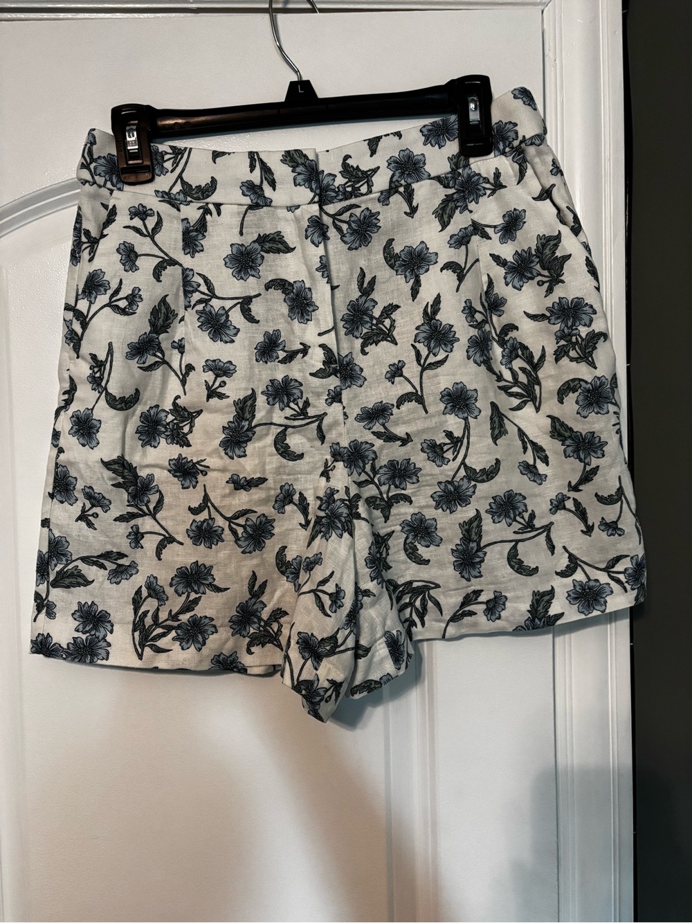 J Crew Floral Print Women's Shorts - White with Blue Floral Size 6